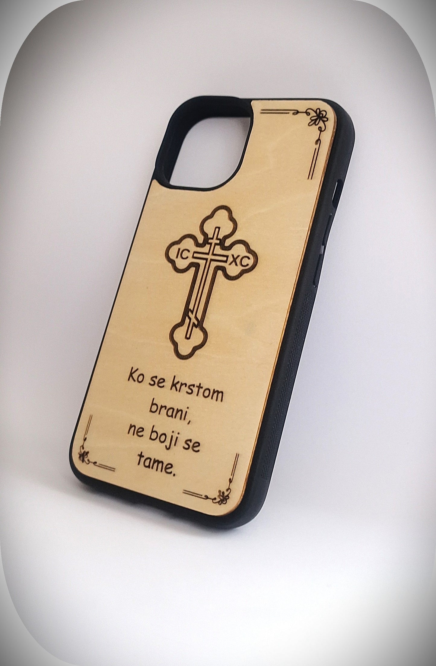 Handyhülle aus Holz mit orthodoxem Kreuz und Gravur