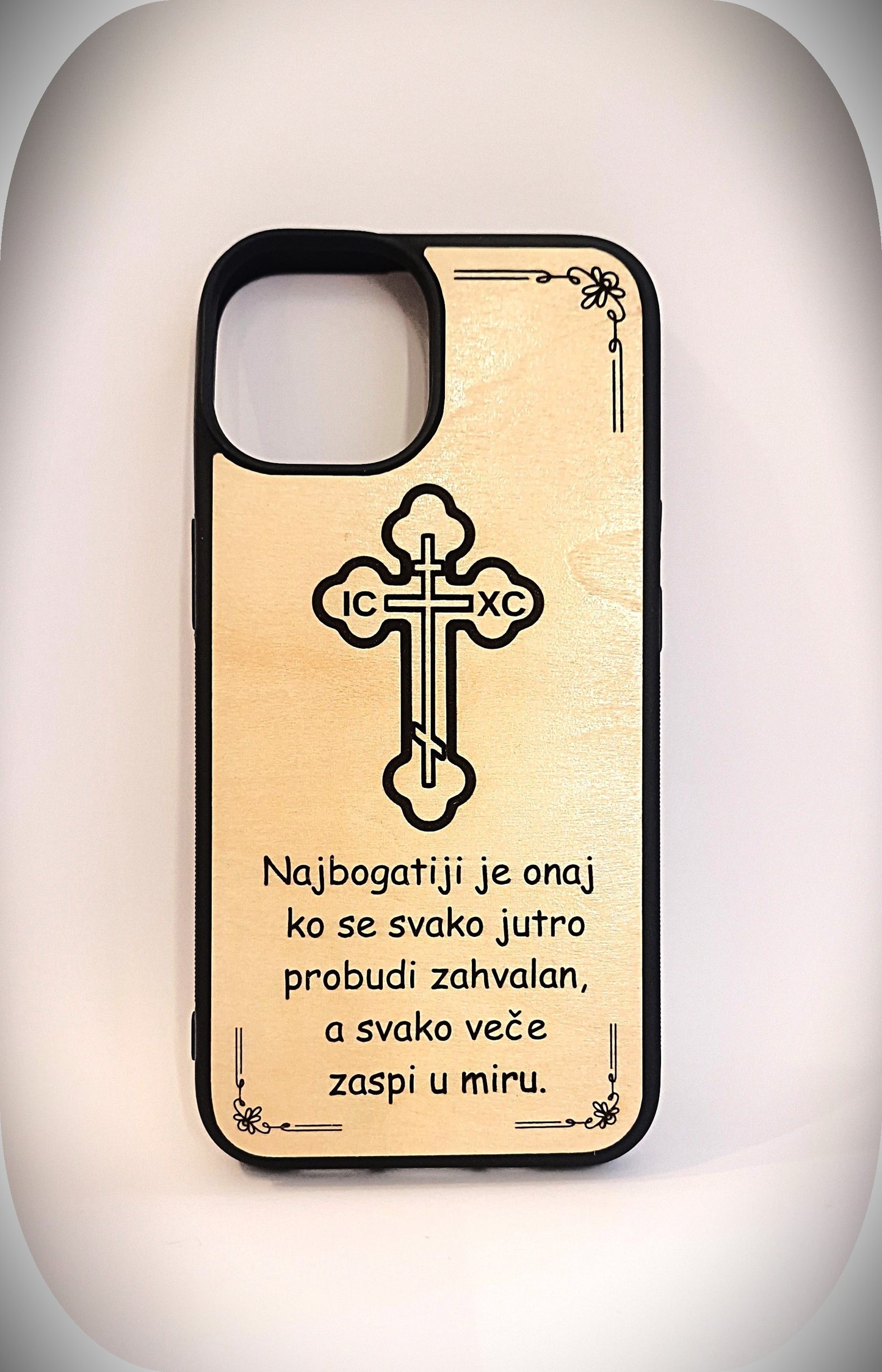 Handyhülle aus Holz mit Kreuz & Gravur – „Dankbarkeit & Frieden“