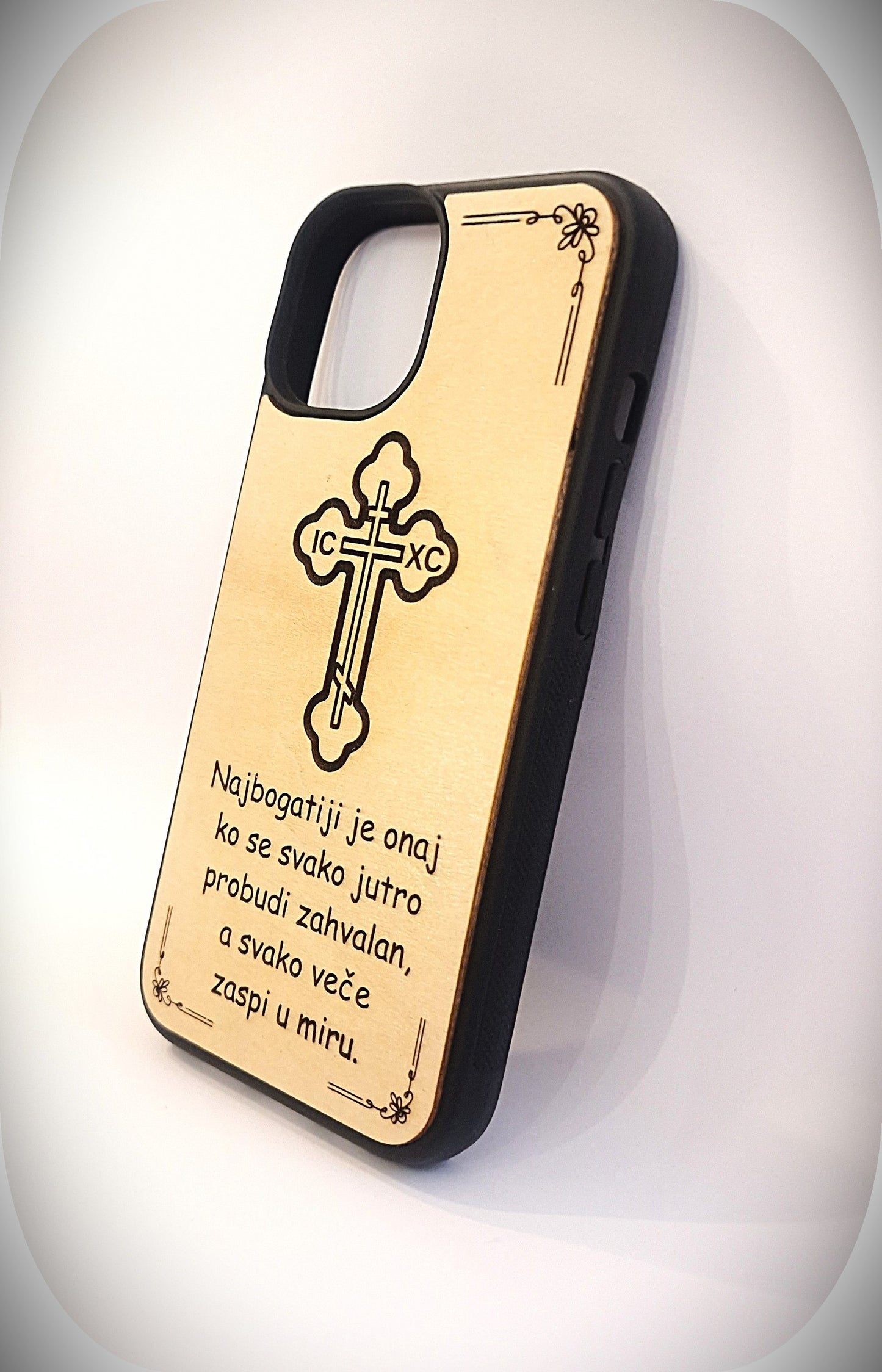 Handyhülle aus Holz mit Kreuz & Gravur – „Dankbarkeit & Frieden“